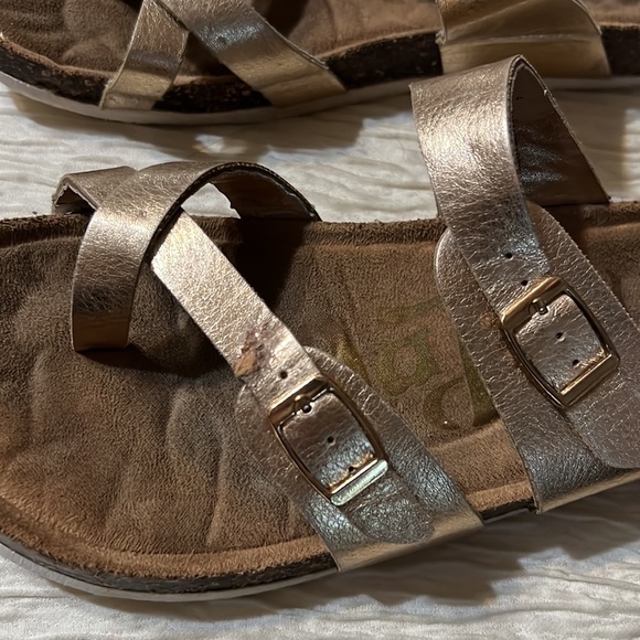 Mad Love Cross Toe Double Strap Sandals in Gold - Picture 6 of 8